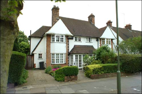 125 Hampstead Way